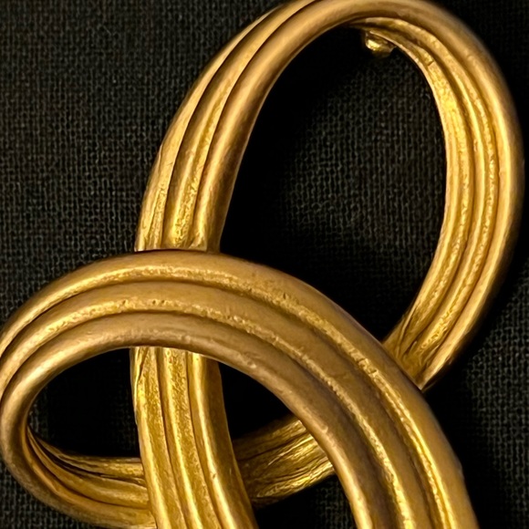 Matte Gold Brooch - Picture 4 of 10